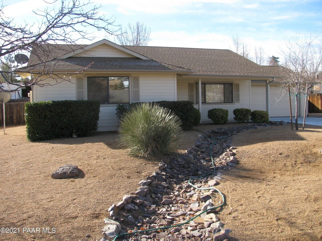 Primary Photo - 359 Peregrine Ln