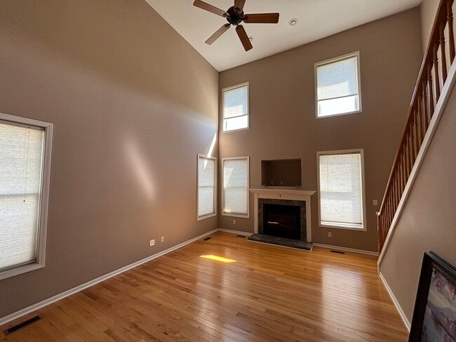 Building Photo - 702 Plum St