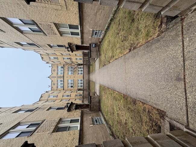 Foto del edificio - 2216 W Thome Ave