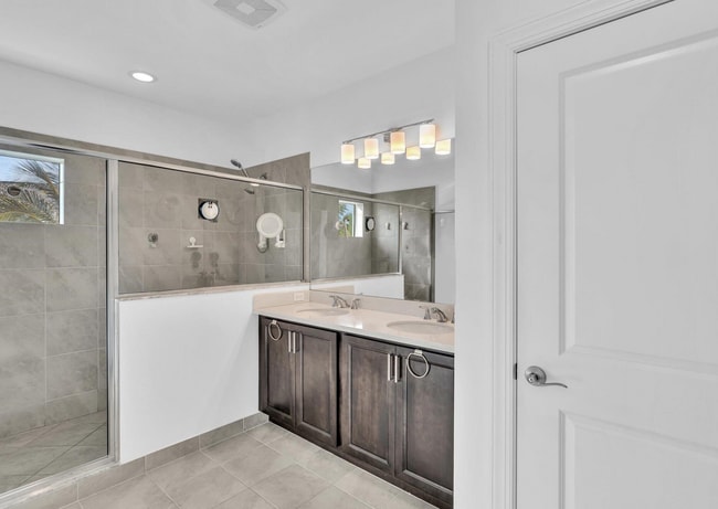 Building Photo - 556 Sanderling Cir