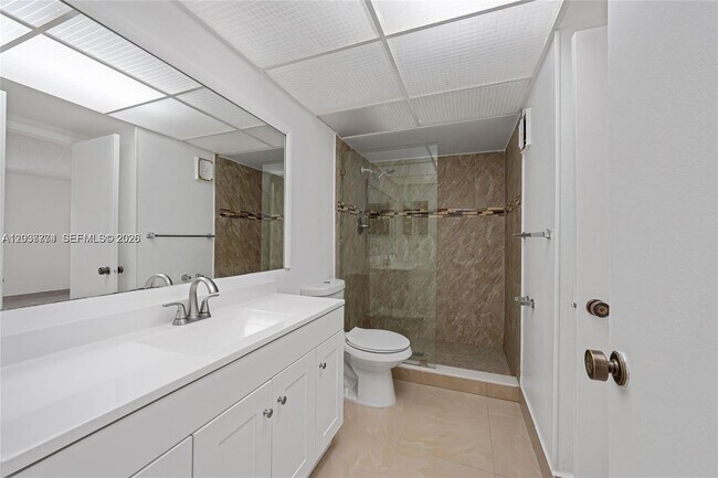 Foto del edificio - 200 Lakeview Dr