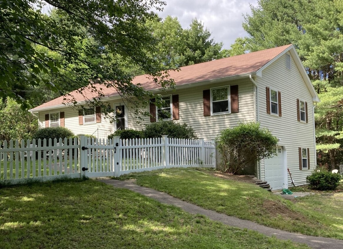 Primary Photo - Private 4BR Home Close to UConn Campus