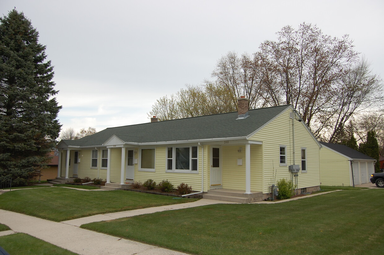 Exterior of Triplex - 306 5th St