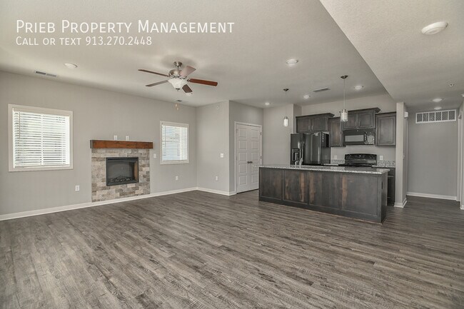 Building Photo - Parkview Apartments - Available September ...