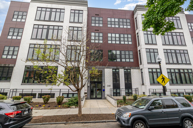 Building Photo - 1345 K St SE