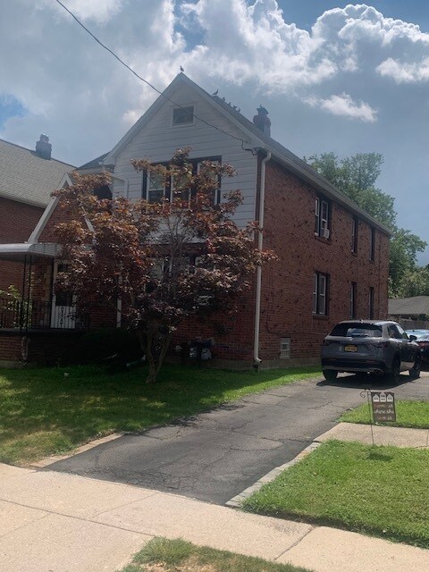 Building Photo - 596 Englewood Ave