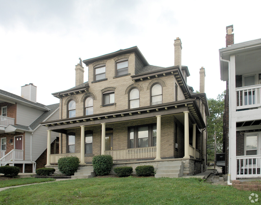 Primary Photo - 1722 Summit St