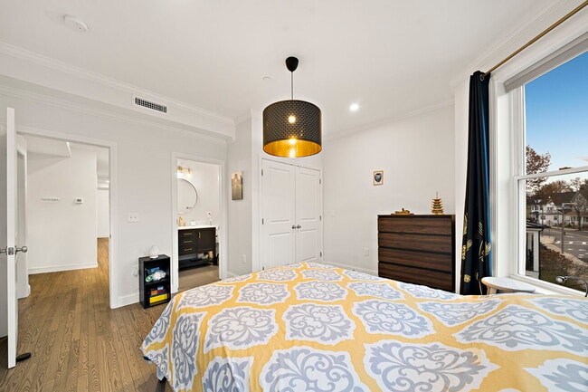 Building Photo - 68 Edson St