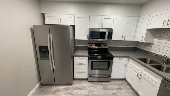 Foto del edificio - 462 E 9th Ave