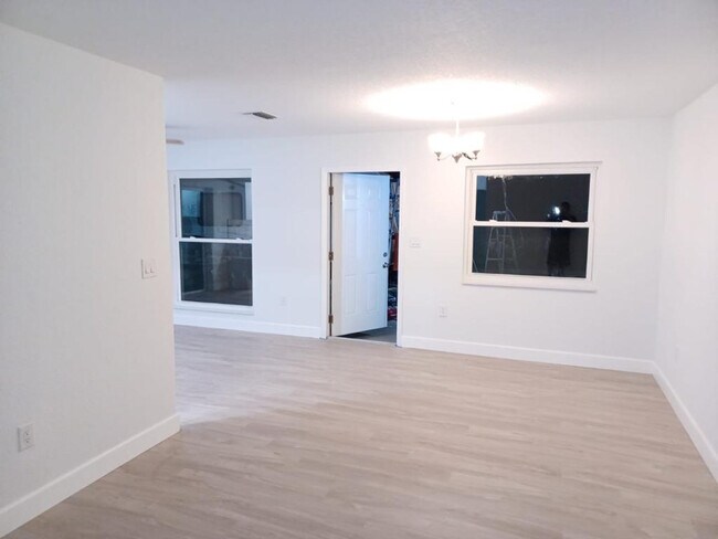 Foto del edificio - 2660 Lakeview Dr
