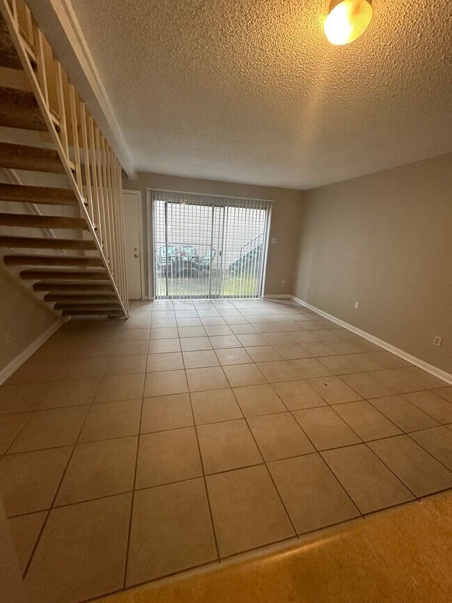 Building Photo - 6779 Quail Hollow Ct