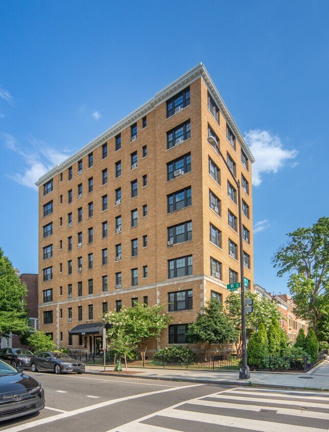 Foto principal - 1830 R Apartments