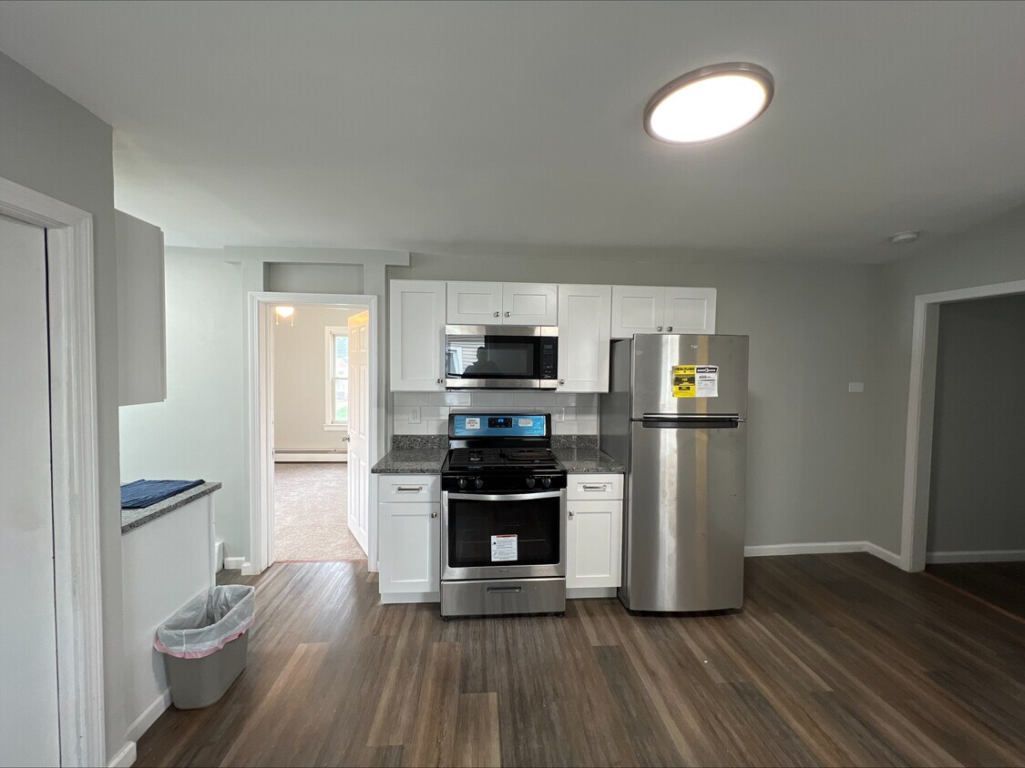 Eat in kitchen full view - 218 Kelsey St