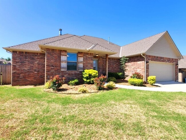 Building Photo - 2308 Paraiso Way