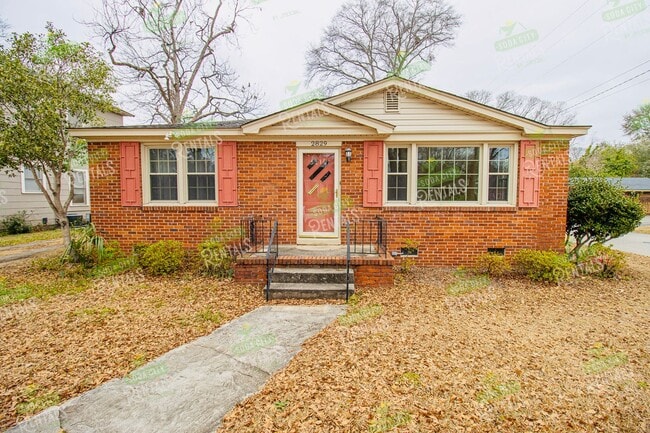 Building Photo - Charming Shandon Corner Lot Home – Hardwood Floors, Fenced Yard!