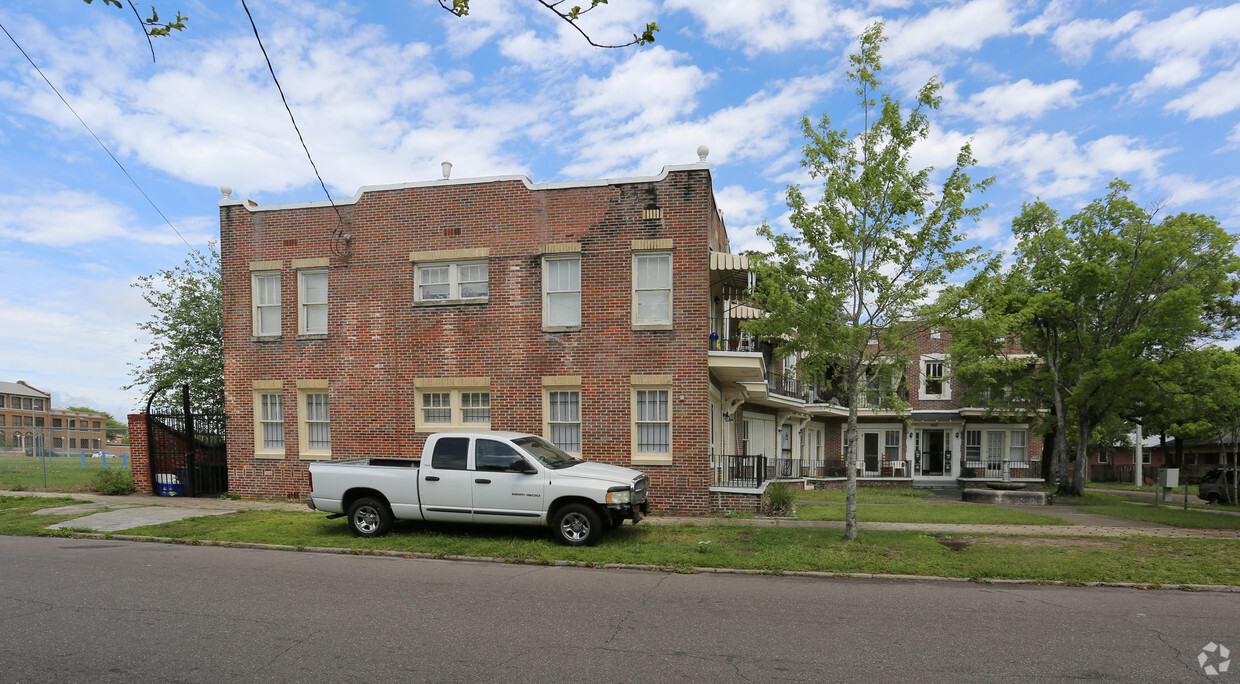 Building Photo - Marko Apartments