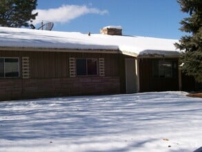 Building Photo - 2121 N Navajo Dr