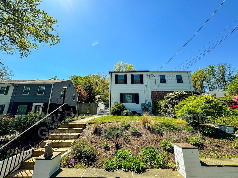 Primary Photo - 2411 Riverview Terrace