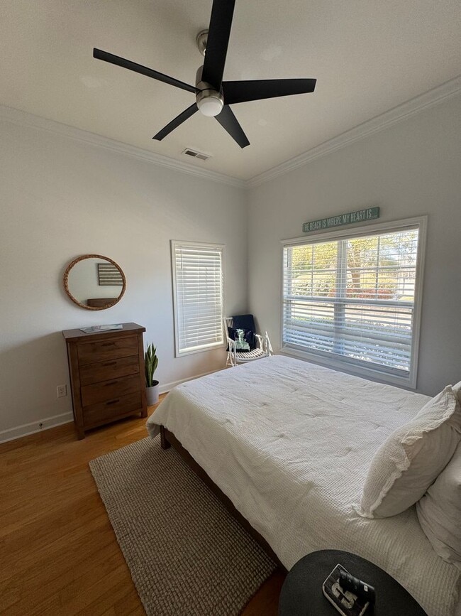 Building Photo - Seagate- Close to Wrightsville Beach