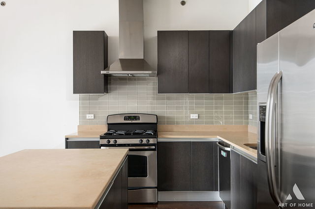 Foto del edificio - 600 N Fairbanks Ct