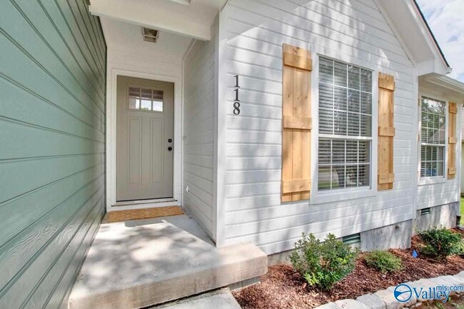 Building Photo - 118 River Oaks Dr