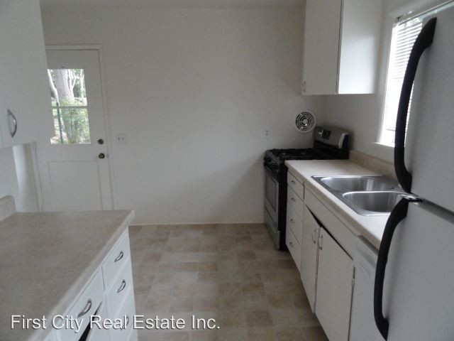 Building Photo - 2 br, 1 bath House - 210 10th Street