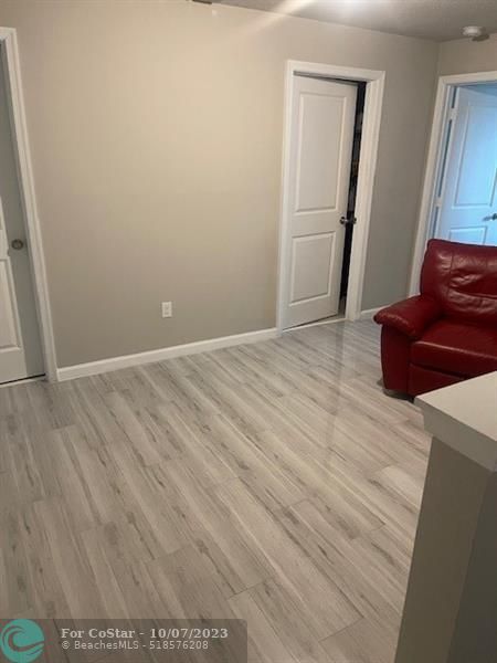 Building Photo - 5688 Mentmore Dr