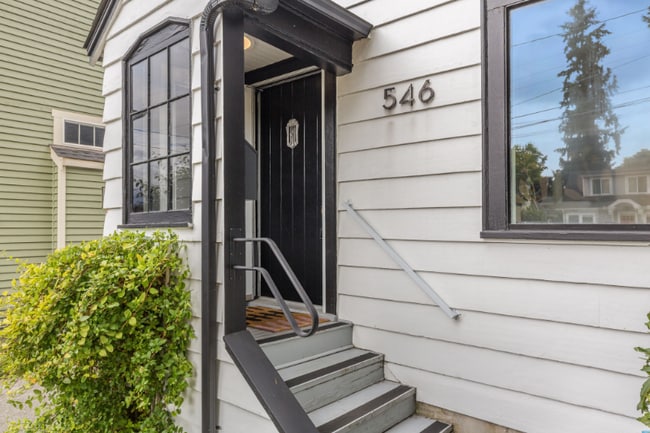 Building Photo - 546 NE 84th St
