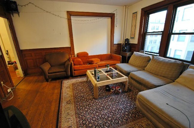 Building Photo - 114 Hemenway St