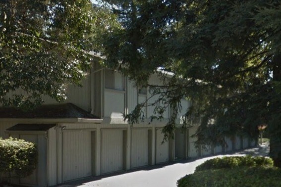 Garage Spot and Privacy - 81 Devonshire Ave