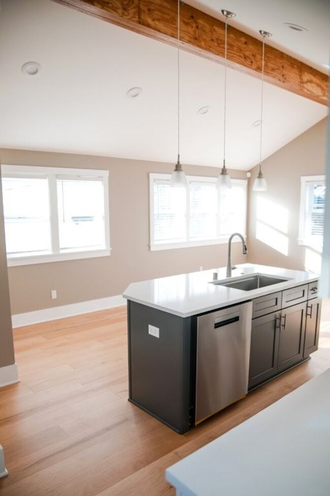 Building Photo - 2B/1.5Ba Seattle House