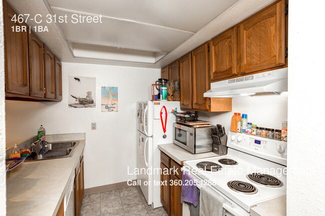 Building Photo - 467 31st St