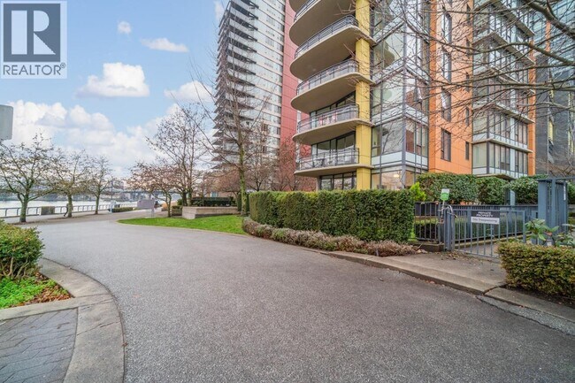 Building Photo - 9 Smithe Mews