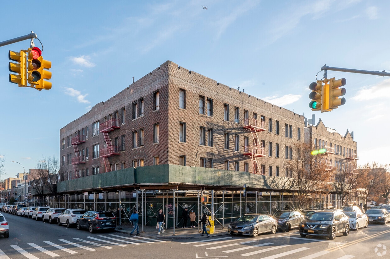 702 54th St - Sunset Arms