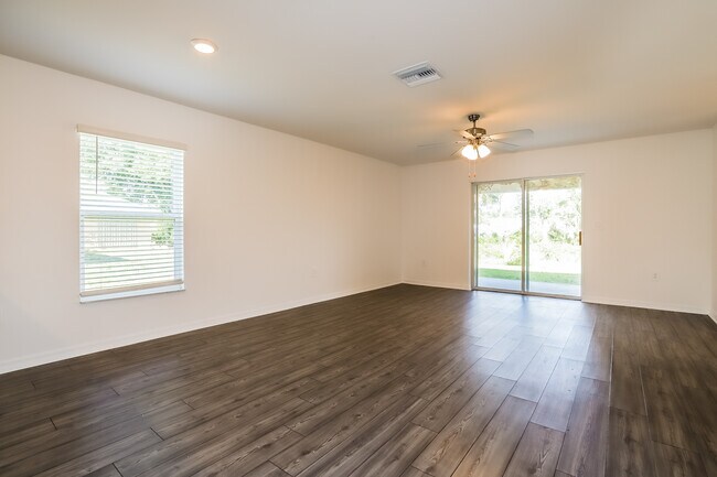 Foto del edificio - 3241 S Chamberlain Blvd, North Port, FL