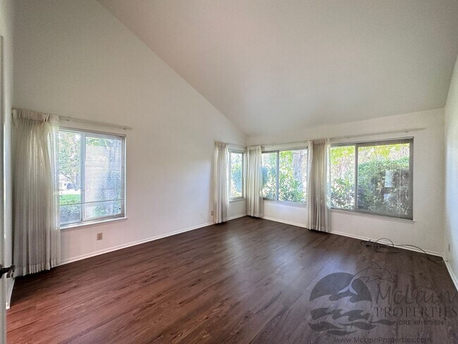 Building Photo - Charming 3 bedroom on Golf Course