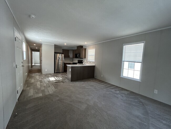 Foto del edificio - 39500 Warren Rd
