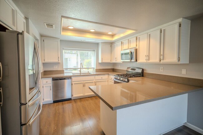 Foto del edificio - 3099 Oakview Ln