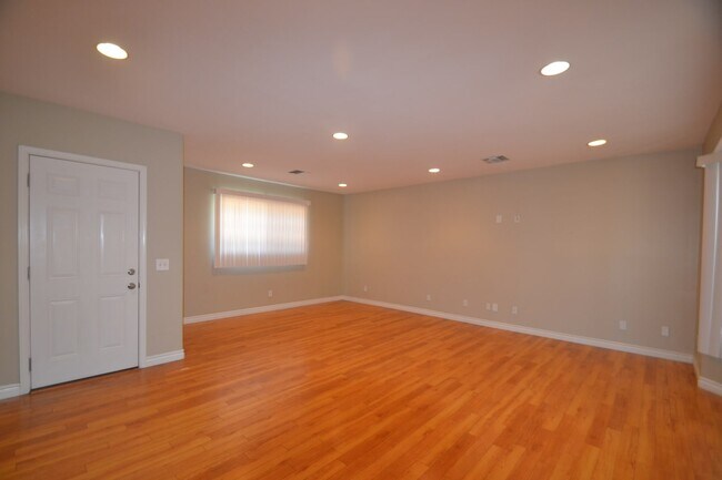 Building Photo - 12600 Kittridge St