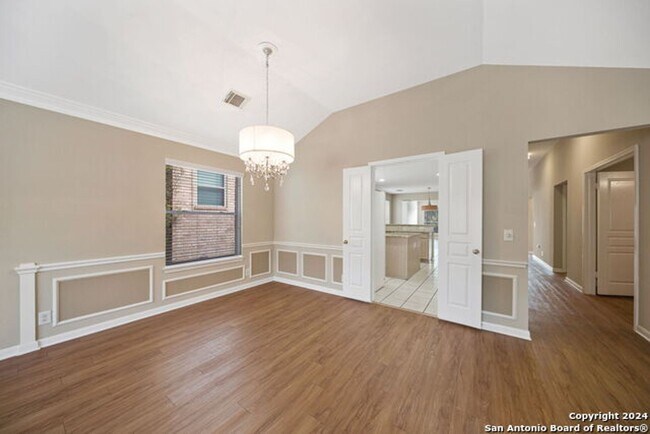 Building Photo - 3 Bedroom 2 Bathrooms located in Jade Oaks...