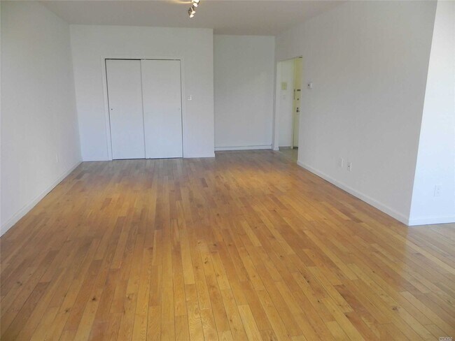 Building Photo - 38 Knightsbridge Rd
