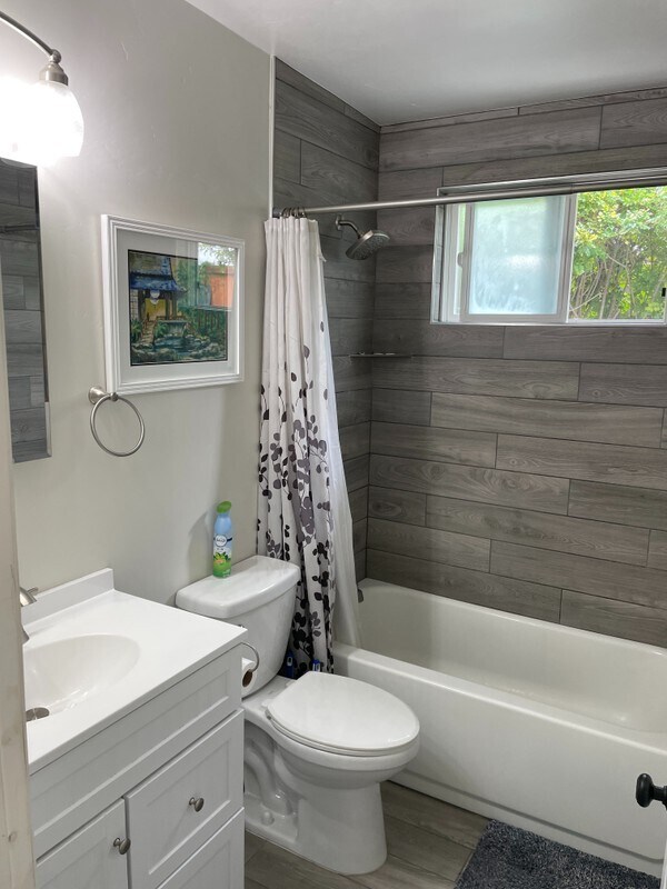 Foto del edificio - 2188 Monmouth Dr
