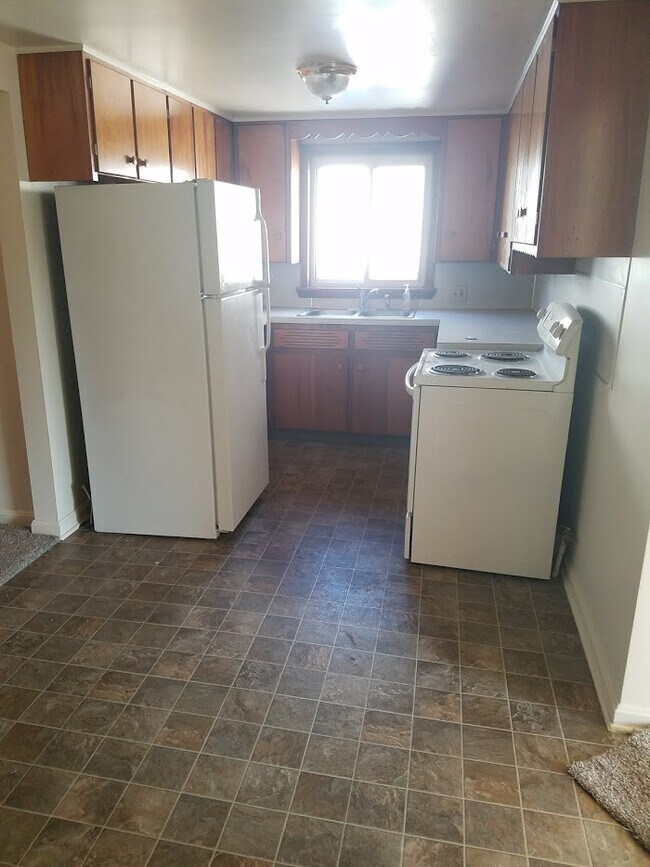 Building Photo - 735 N Broadway St