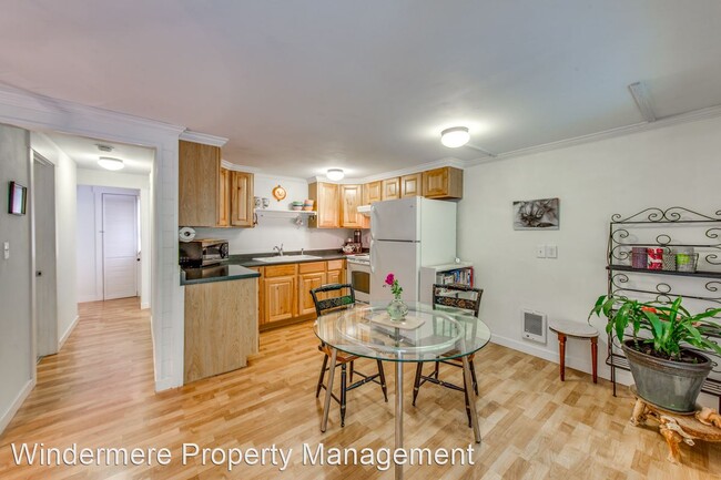 Building Photo - 2 br, 1 bath House - 9331 NE Midway
