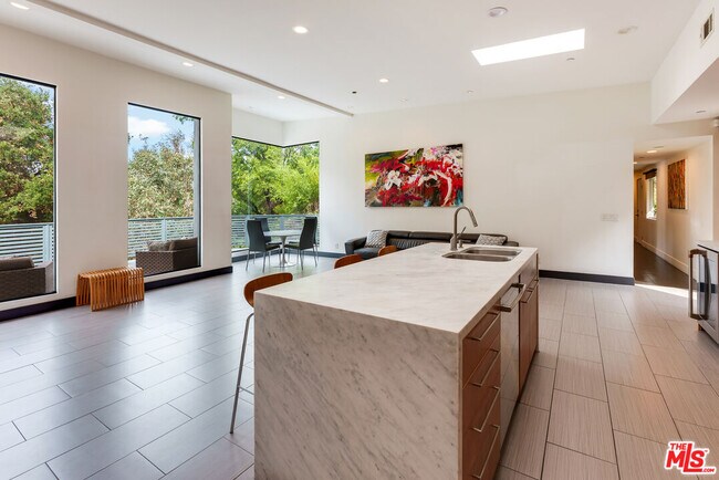 Foto del edificio - 2929 Passmore Dr