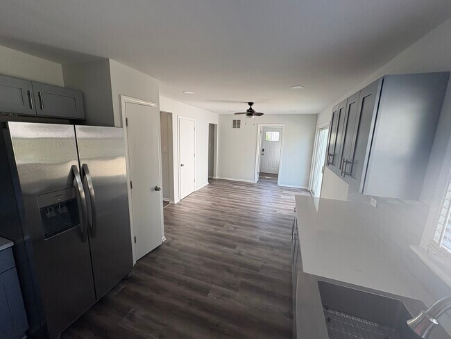 Building Photo - 381 Pearson Cir