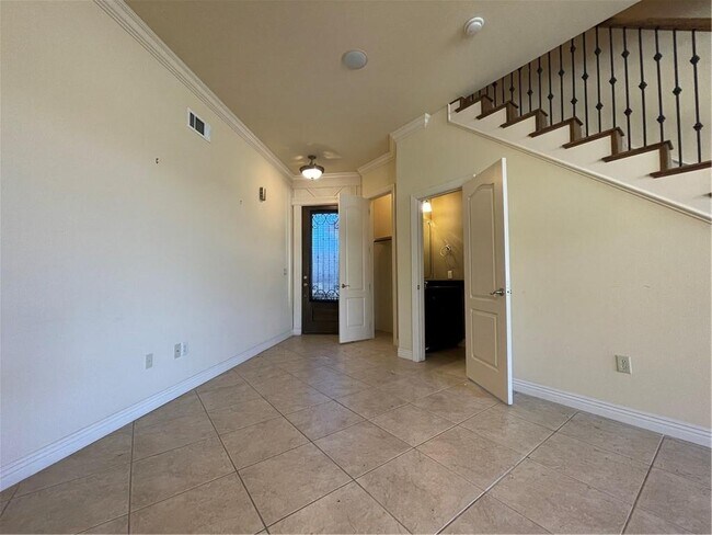 Foto del edificio - 2635 Everest Ave