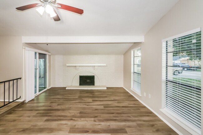 Foto del edificio - 15614 Mendocino Dr