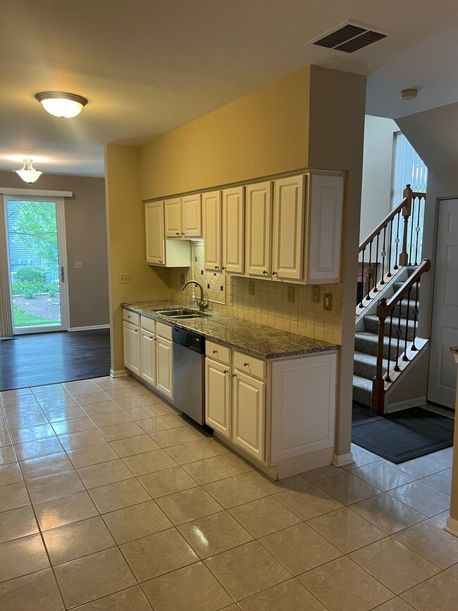 Stainless appliances, gas range, granite countertops, garbage dusposal - 1452 Division Ct