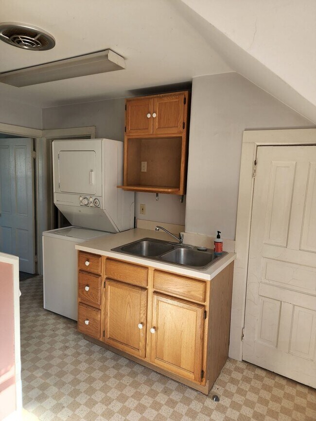 Foto del edificio - 1223/1225 Redfield St Duplex
